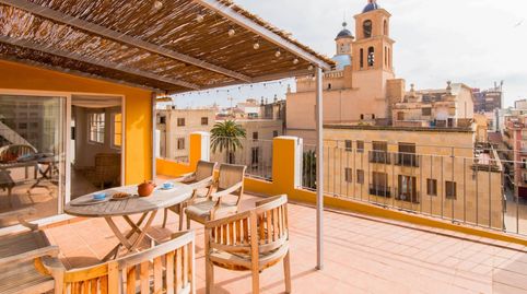 Foto 2 de Àtic de lloguer a Casco Antiguo - Sta. Cruz - Ayuntamiento, Alicante / Alacant