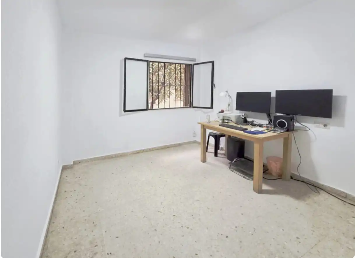 Schlafzimmer von Wohnung zum Verkauf in Castilleja de la Cuesta mit Klimaanlage und Heizung