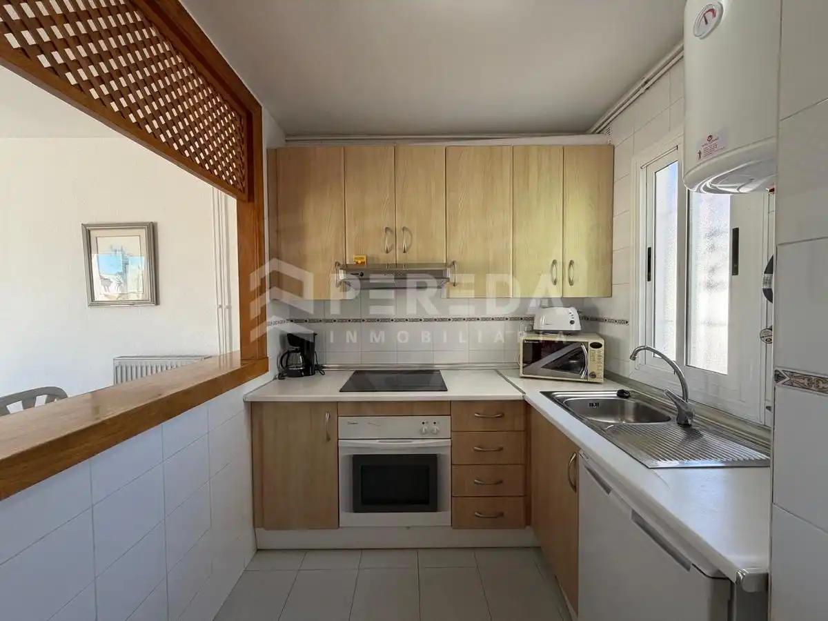Cocina de Apartamento en venta en Roquetas de Mar con Aire acondicionado, Terraza y Piscina comunitaria