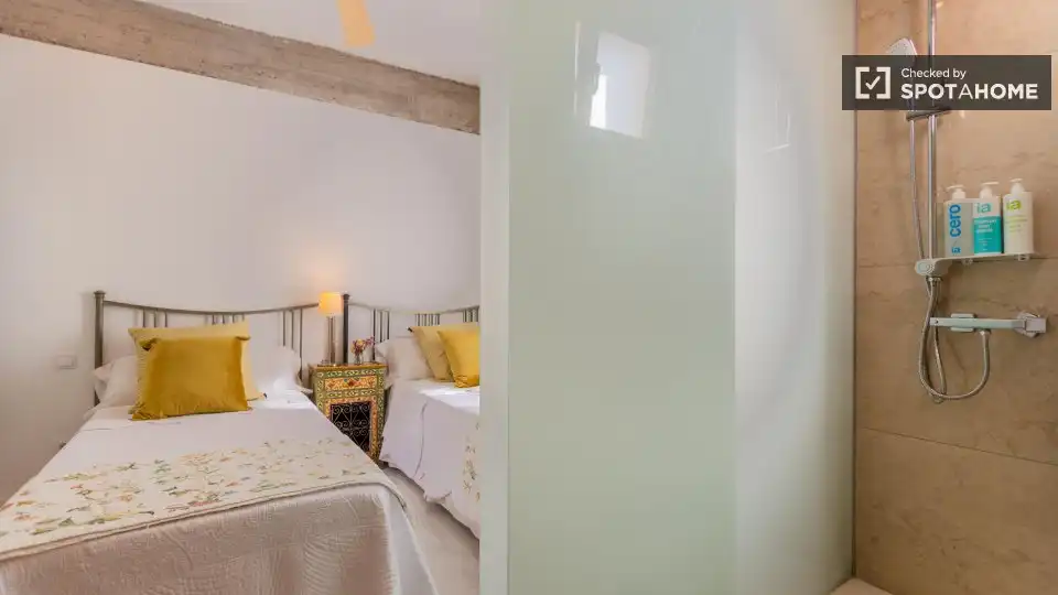 Bedroom of Flat for rent in Valencia  with Air Conditioner, Heating and Furnished