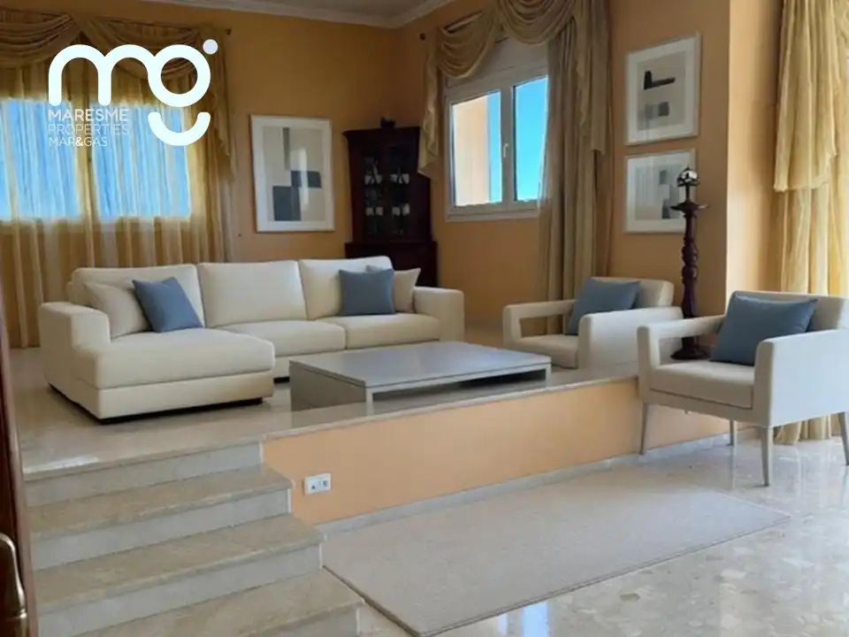 Sala de estar de Casa o chalet en venta en Tiana con Aire acondicionado, Calefacción y Jardín privado