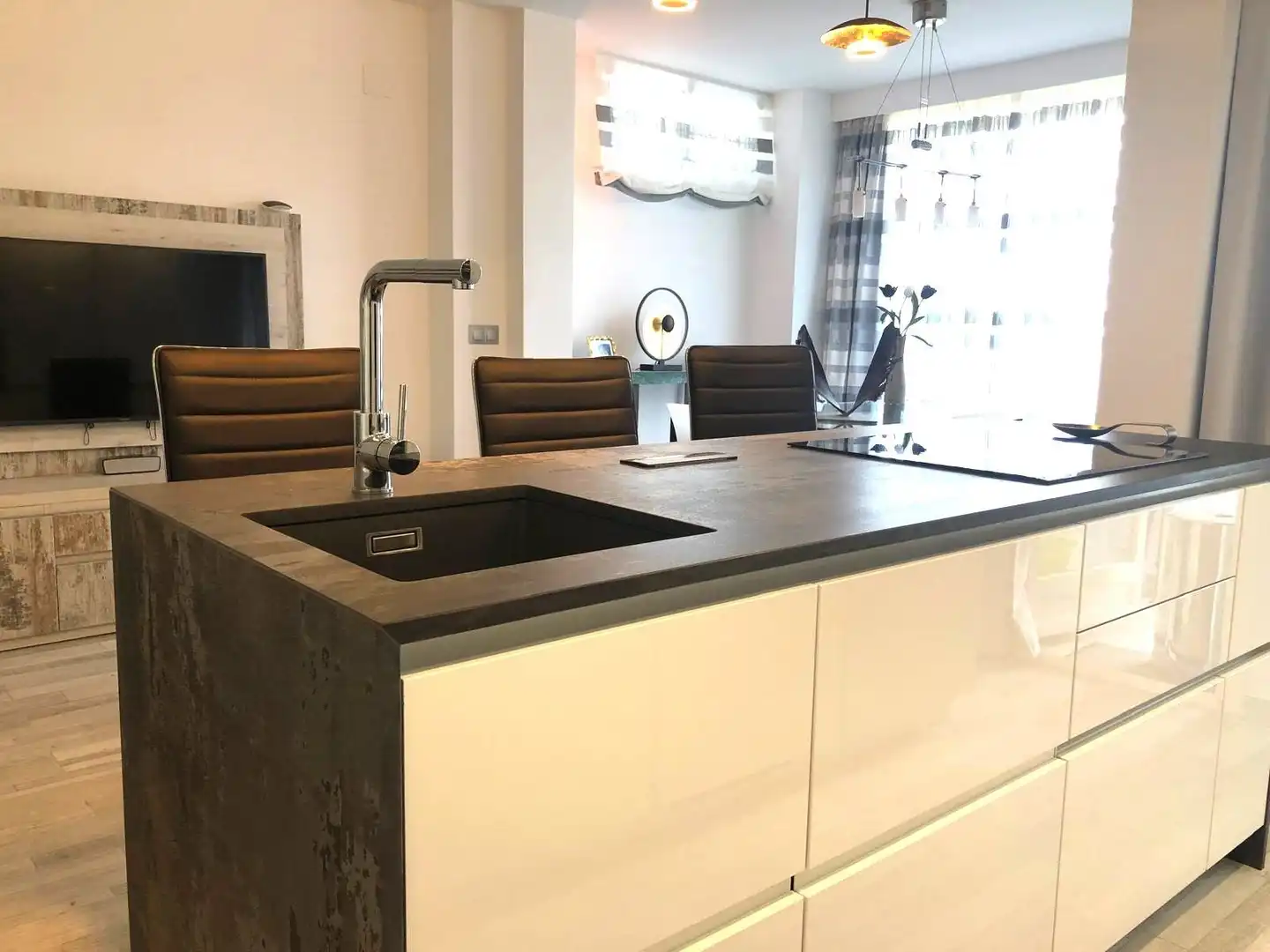 Cuina de Apartament en venda en Marbella amb Aire condicionat, Terrassa i Piscina