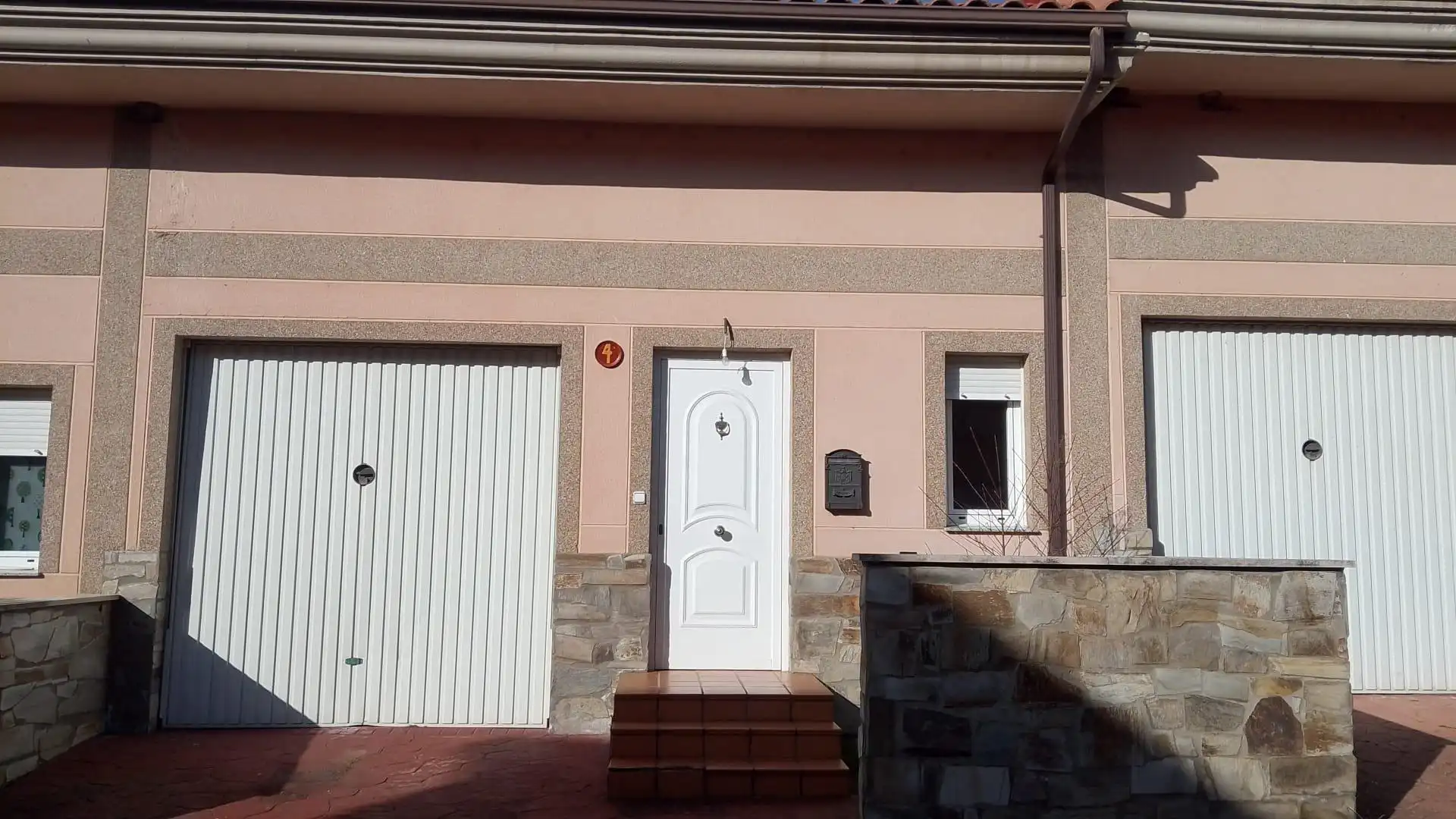 Casa adosada en venta en Carrocera