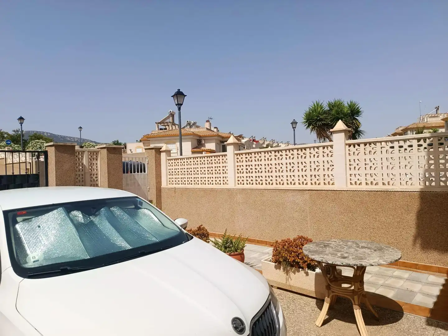 Aparcament de Casa adosada en venda en Castalla amb Jardí privat, Terrassa i Moblat
