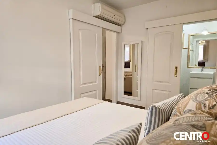 Dormitori de Apartament de lloguer en Granada amb Aire condicionat