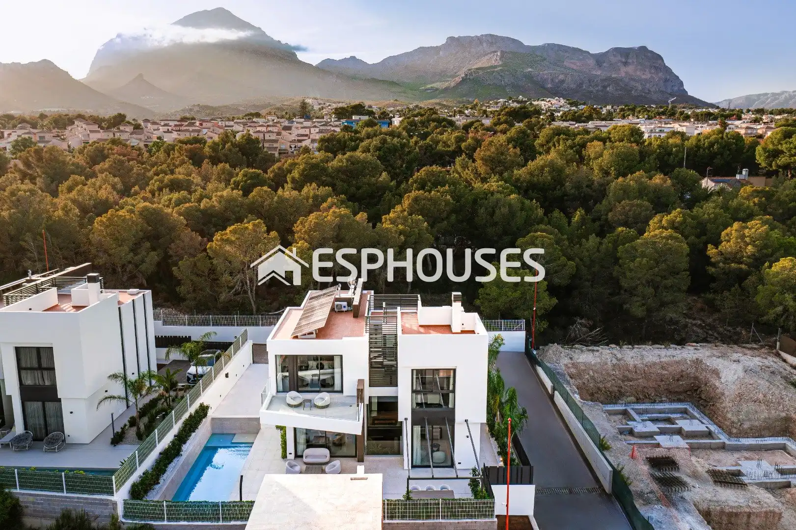 Vista exterior de Casa o chalet en venta en La Nucia con Aire acondicionado, Terraza y Piscina