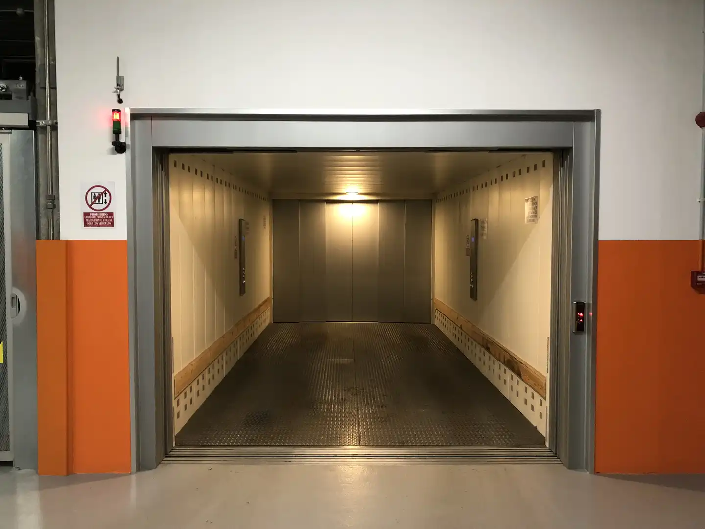 Garaje en venta en Plaza Cormelana, 1, Ensanche