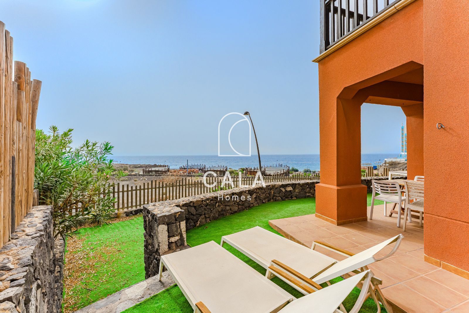 Terrassa de Casa adosada en venda en Villasur de Herreros amb Aire condicionat, Calefacció i Jardí privat