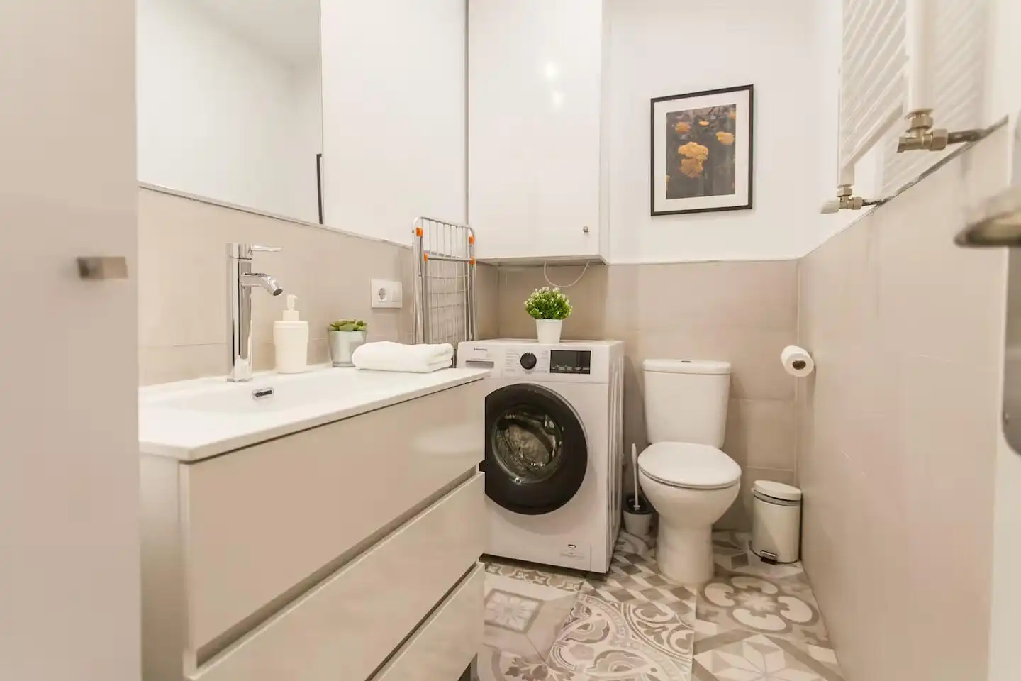 Badezimmer von Wohnungen zur Miete in Bilbao  mit Klimaanlage, Terrasse und Möbliert