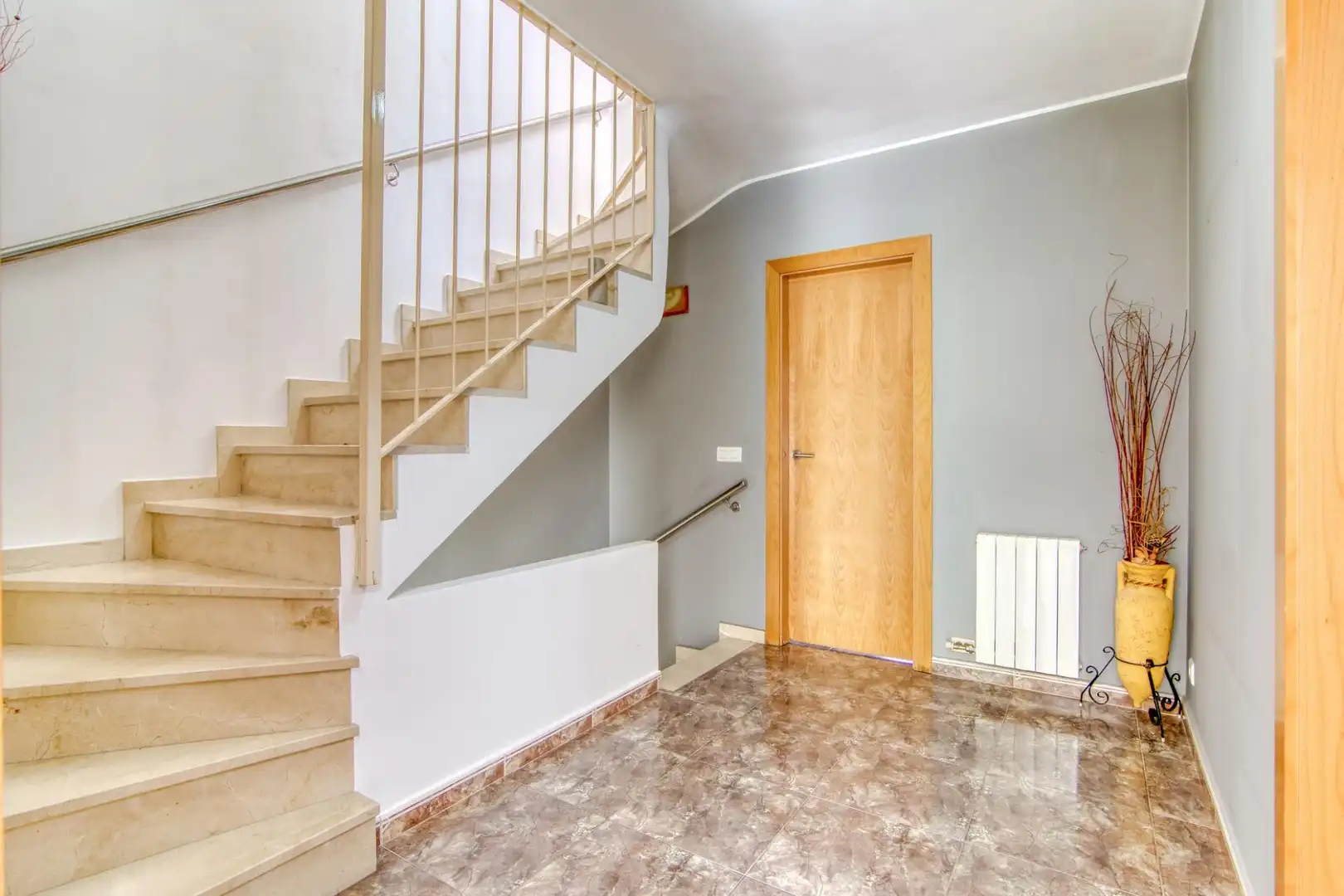 Casa adosada en venta en Figueres con Calefacción, Jardín privado y Balcón