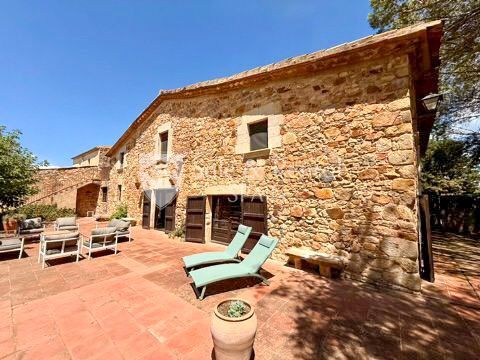 Vista exterior de Finca rústica en venda en Llagostera amb Calefacció, Jardí privat i Traster
