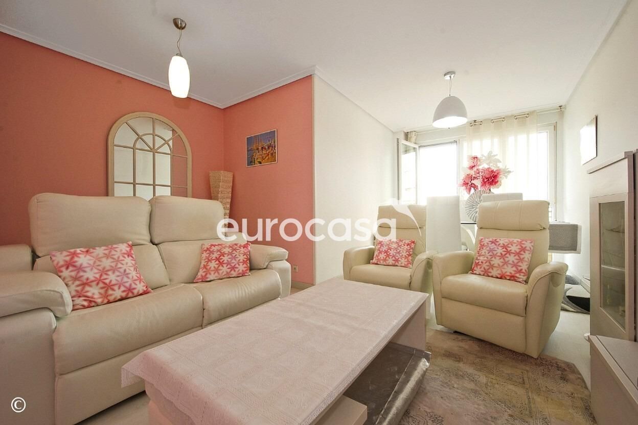 Sala d'estar de Pis en venda en Santander amb Calefacció