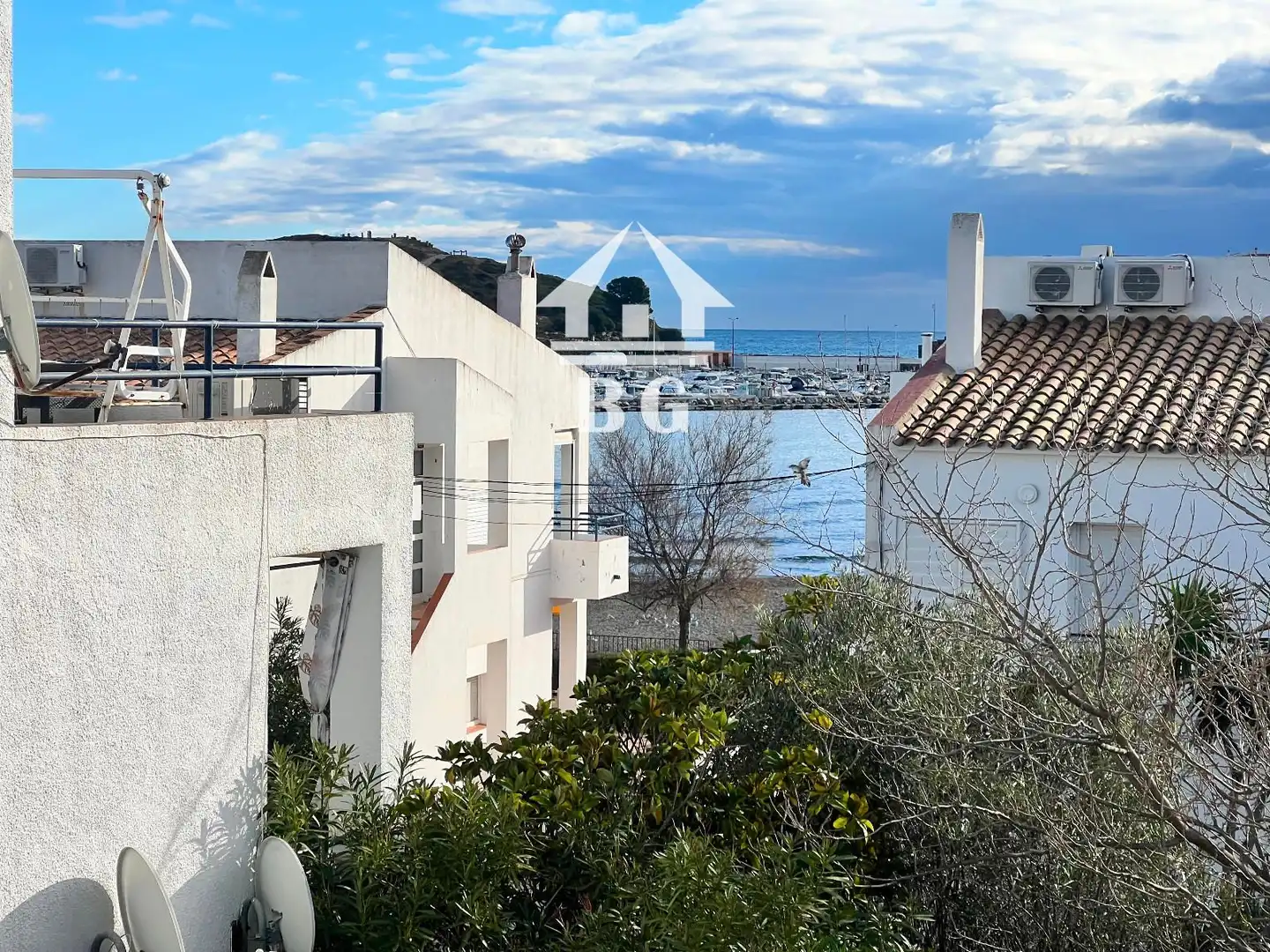 Vista exterior de Casa adosada en venda en Llançà amb Aire condicionat, Calefacció i Jardí privat