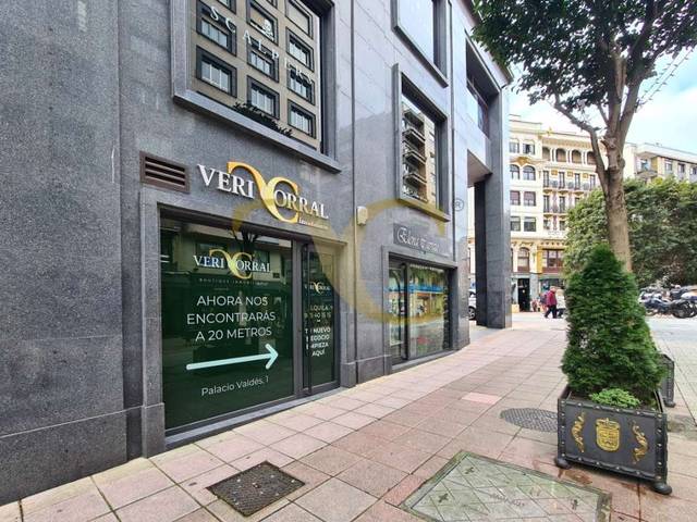 Local comercial en Alquiler en Pepa Ojanguren en Salesas - Foncalada - Campoamor