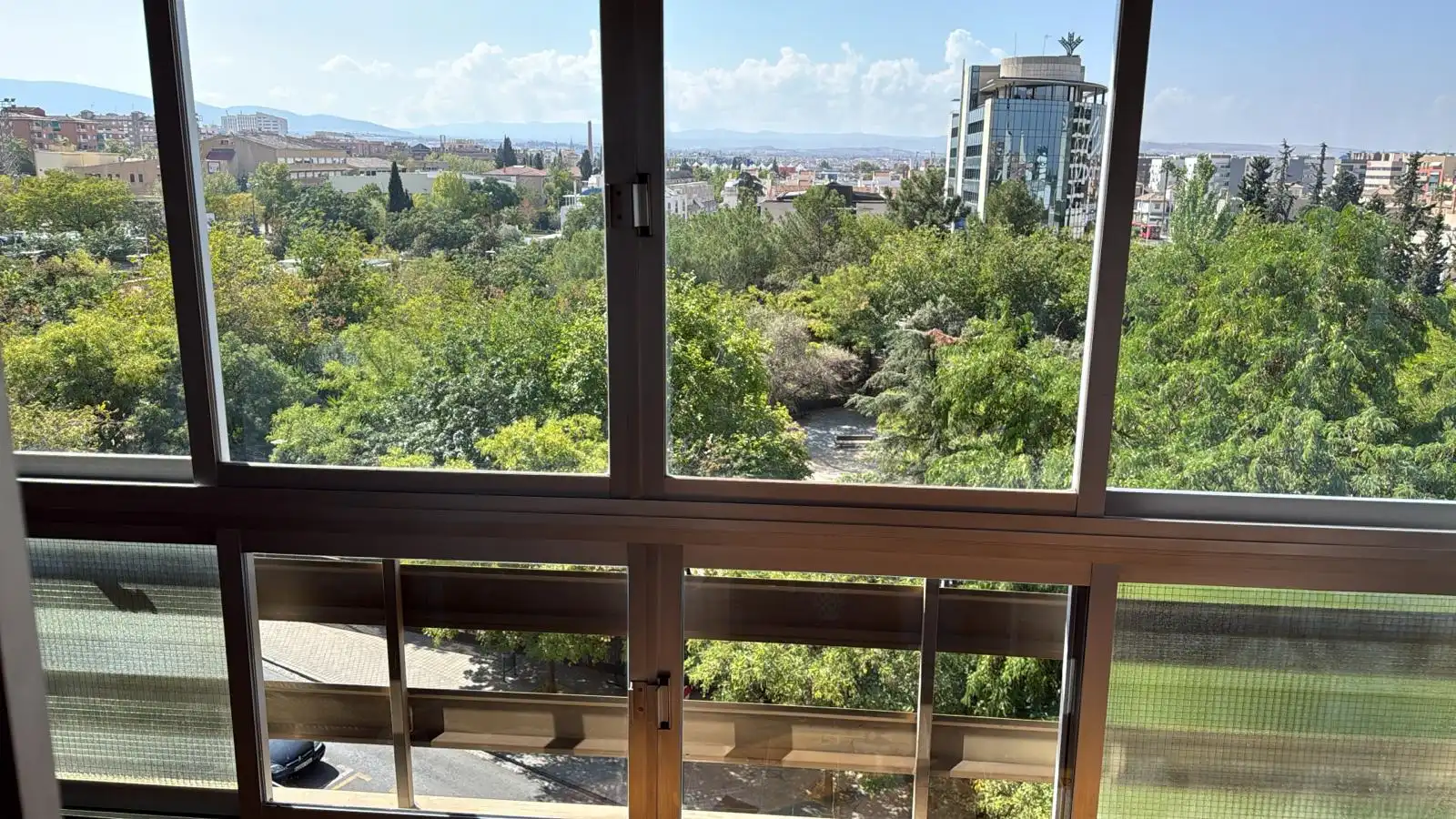 Vista exterior de Piso de alquiler en Granada con Calefacción, Amueblado y Lavadora