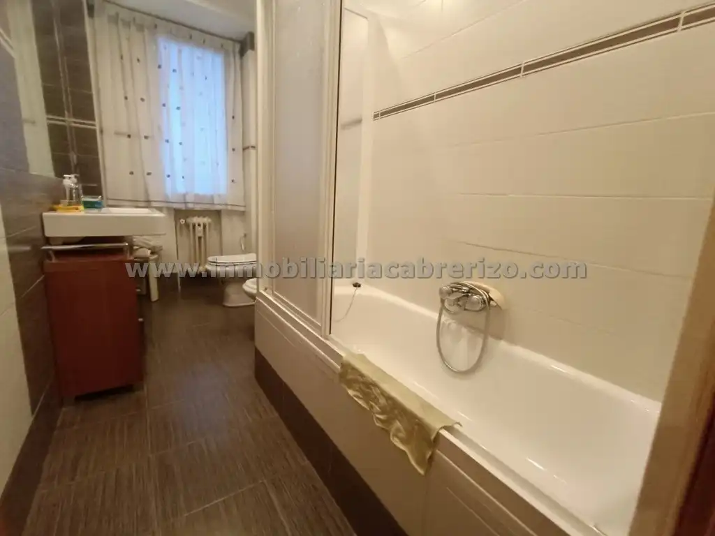 Bathroom of Flat for rent in  Logroño  with Heating, Parquet flooring and Terrace