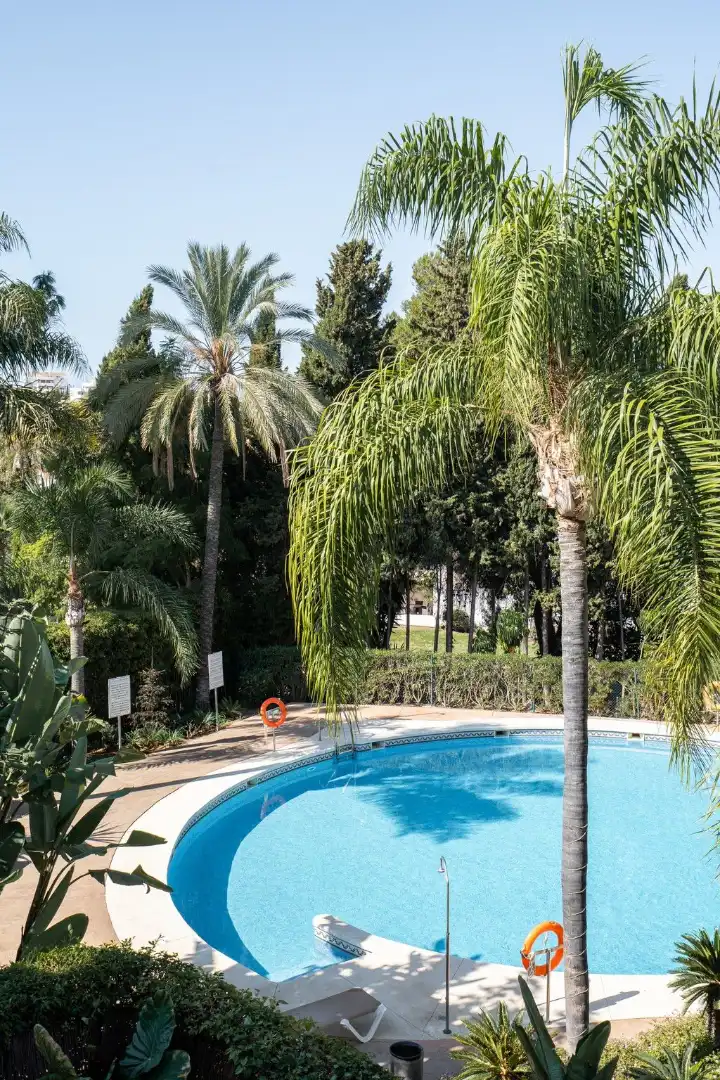 Piscina de Apartament en venda en Marbella amb Aire condicionat, Terrassa i Traster