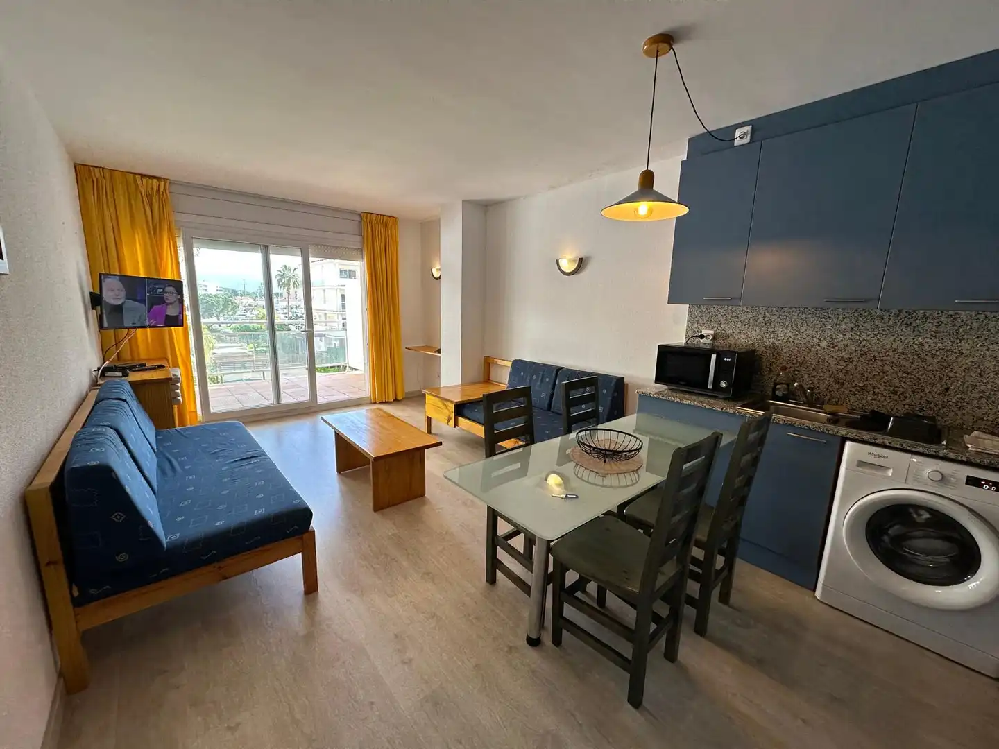 Habitación de Apartamento en venta en Roses con Terraza, Amueblado y Horno