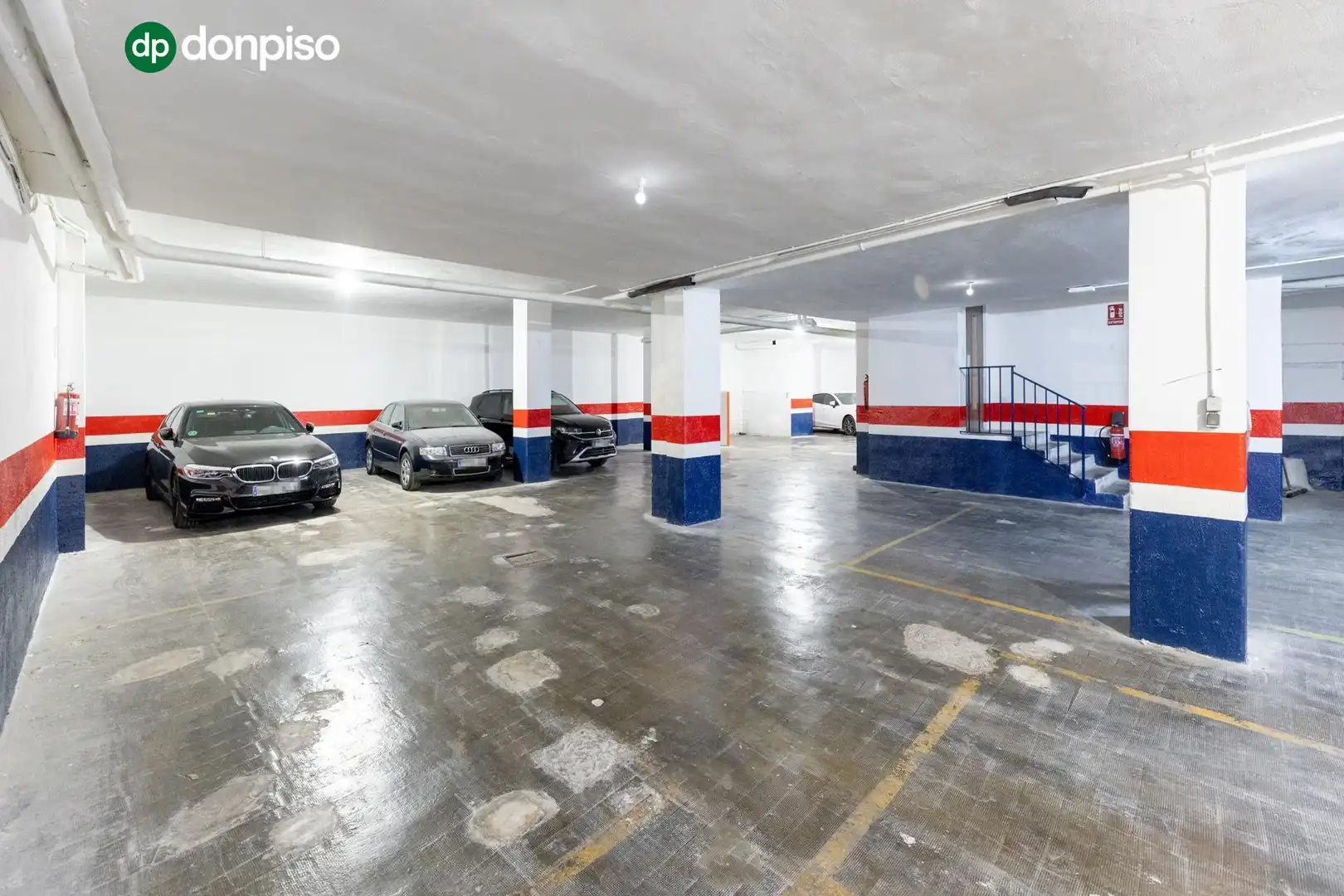Parking de Piso en venta en Granada con Terraza, Trastero y Balcón