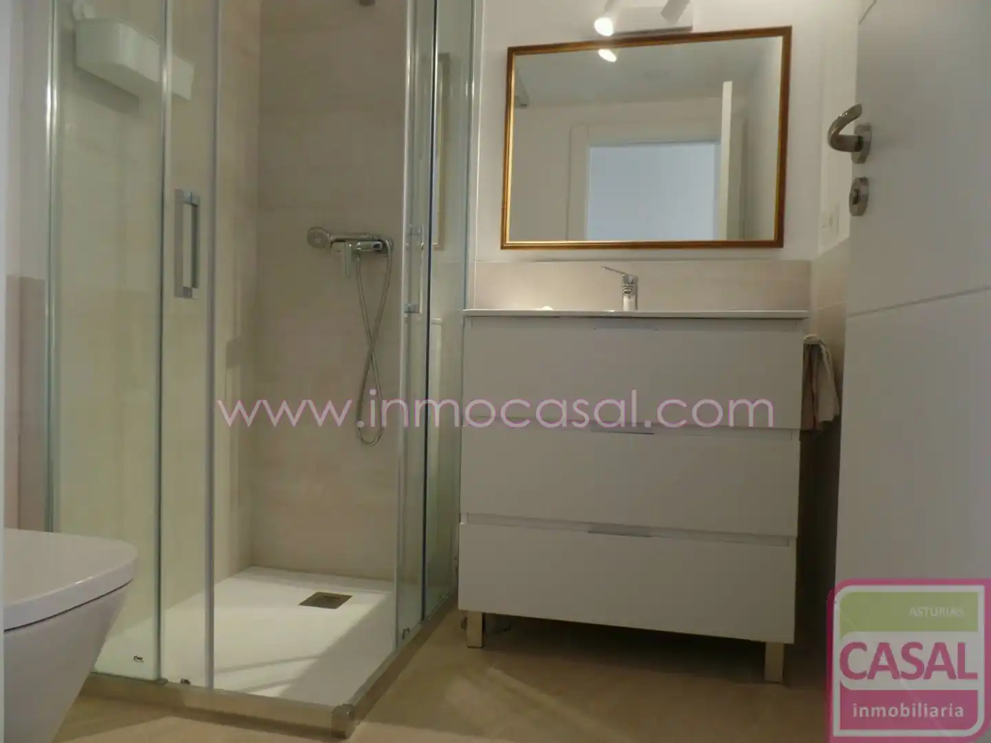 Baño de Casa o chalet de alquiler en Oviedo  con Calefacción, Terraza y Trastero