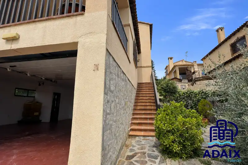 Außenansicht von Haus oder Chalet zum Verkauf in Bargas mit Klimaanlage, Heizung und Terrasse