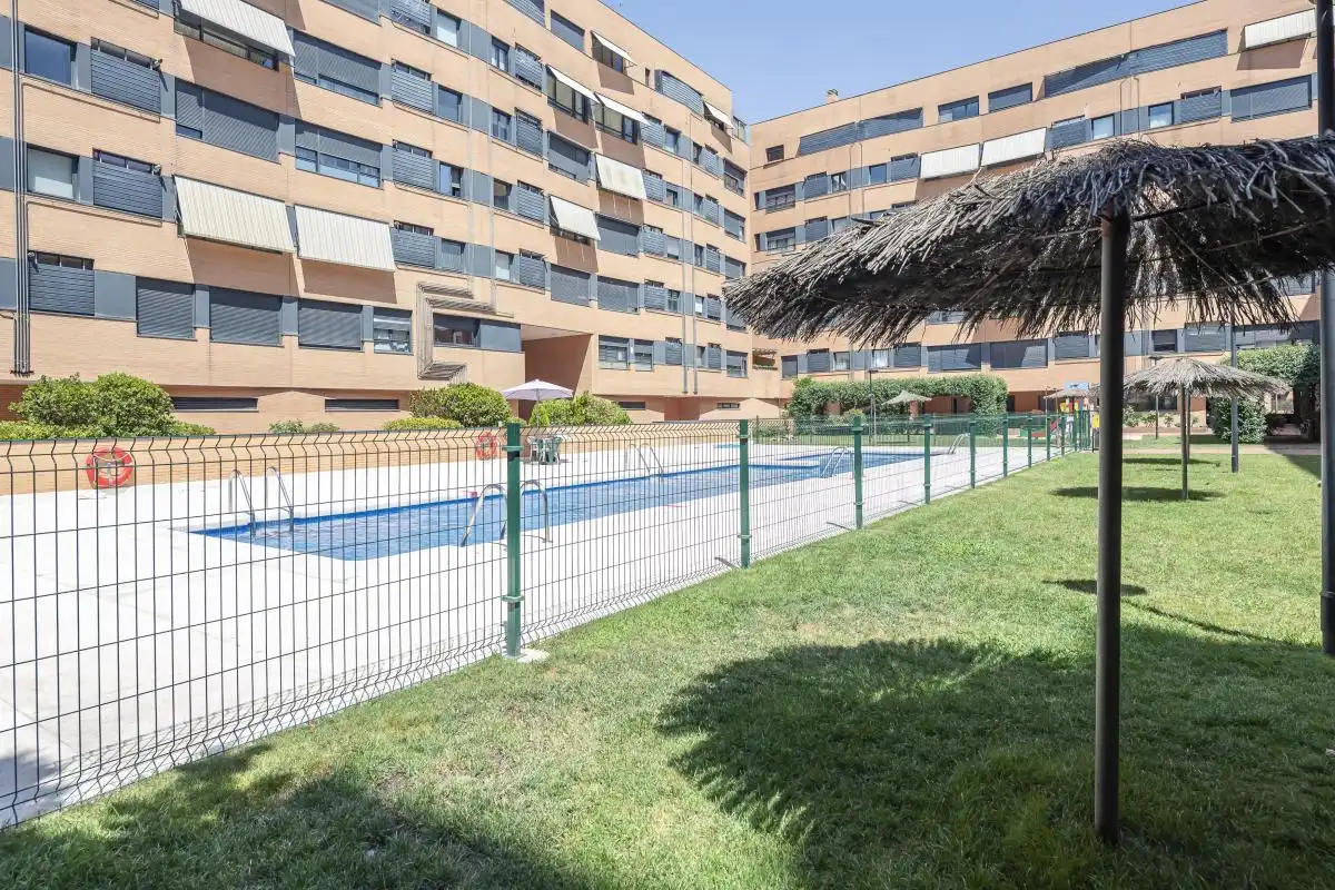 Piscina de Àtic en venda en Madrid amb Aire condicionat, Calefacció i Jardí privat
