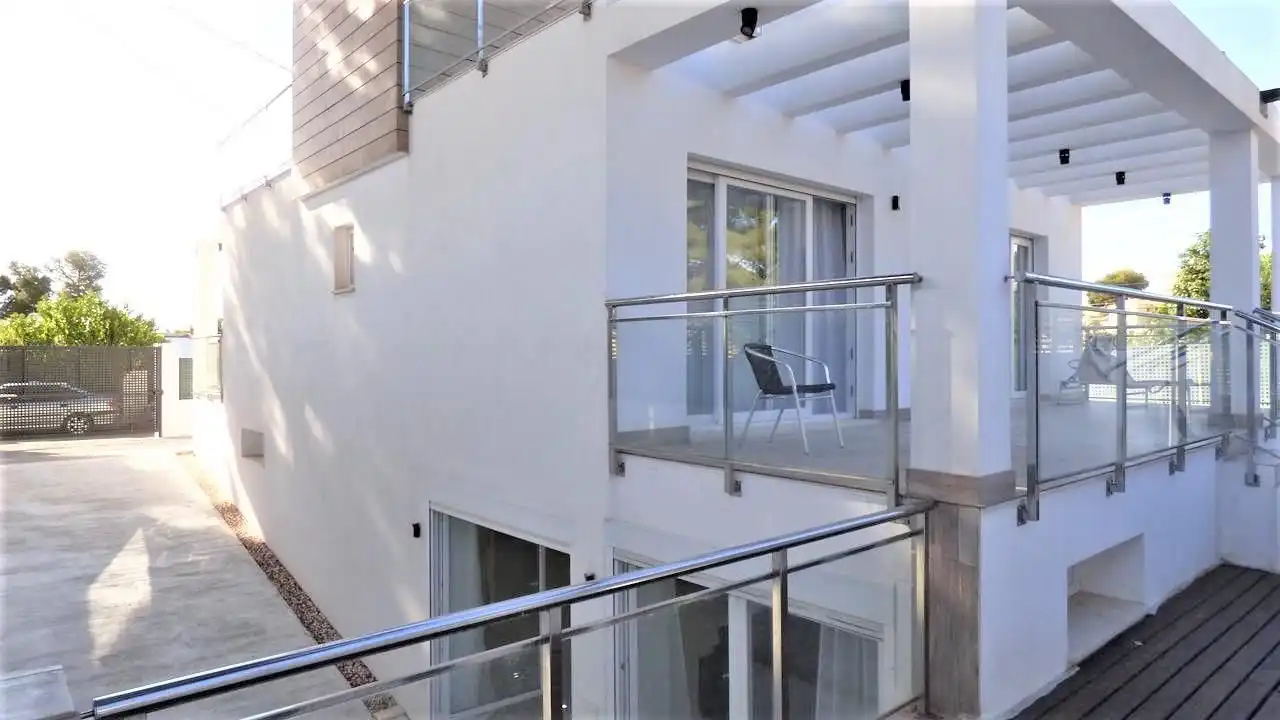 Vista exterior de Casa o chalet en venta en La Nucia con Aire acondicionado, Terraza y Piscina