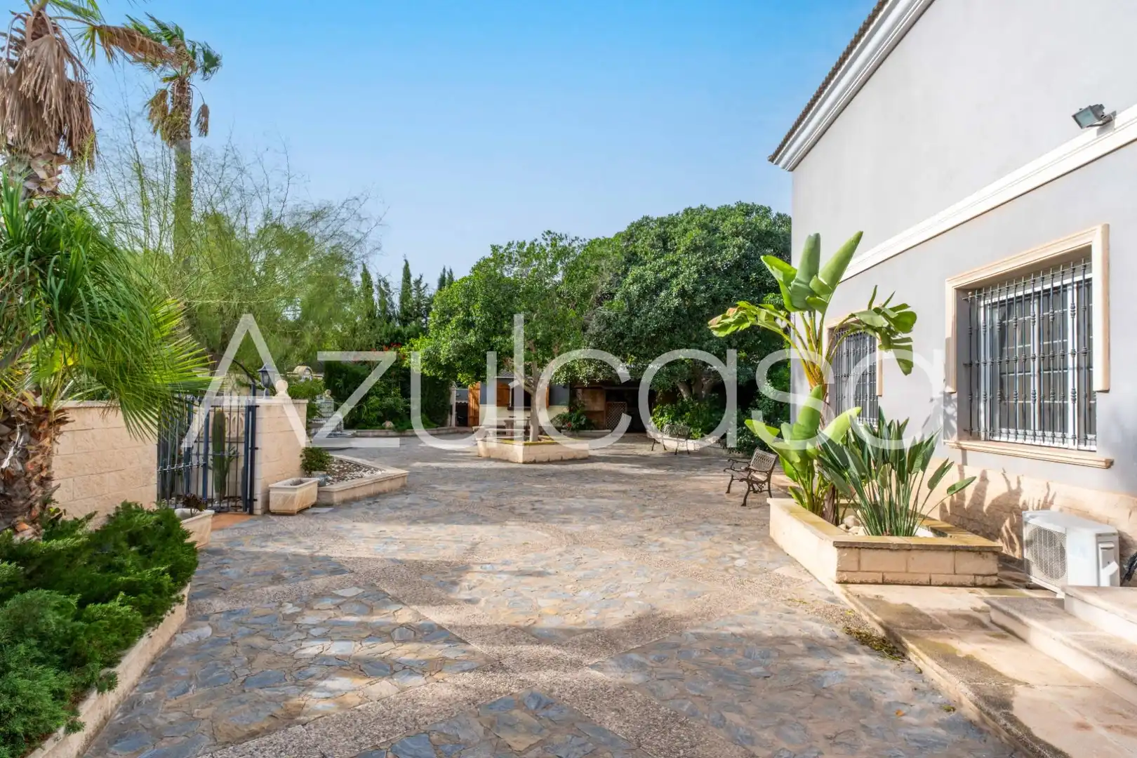 Vista exterior de Casa o xalet en venda en Alicante / Alacant amb Aire condicionat, Jardí privat i Terrassa