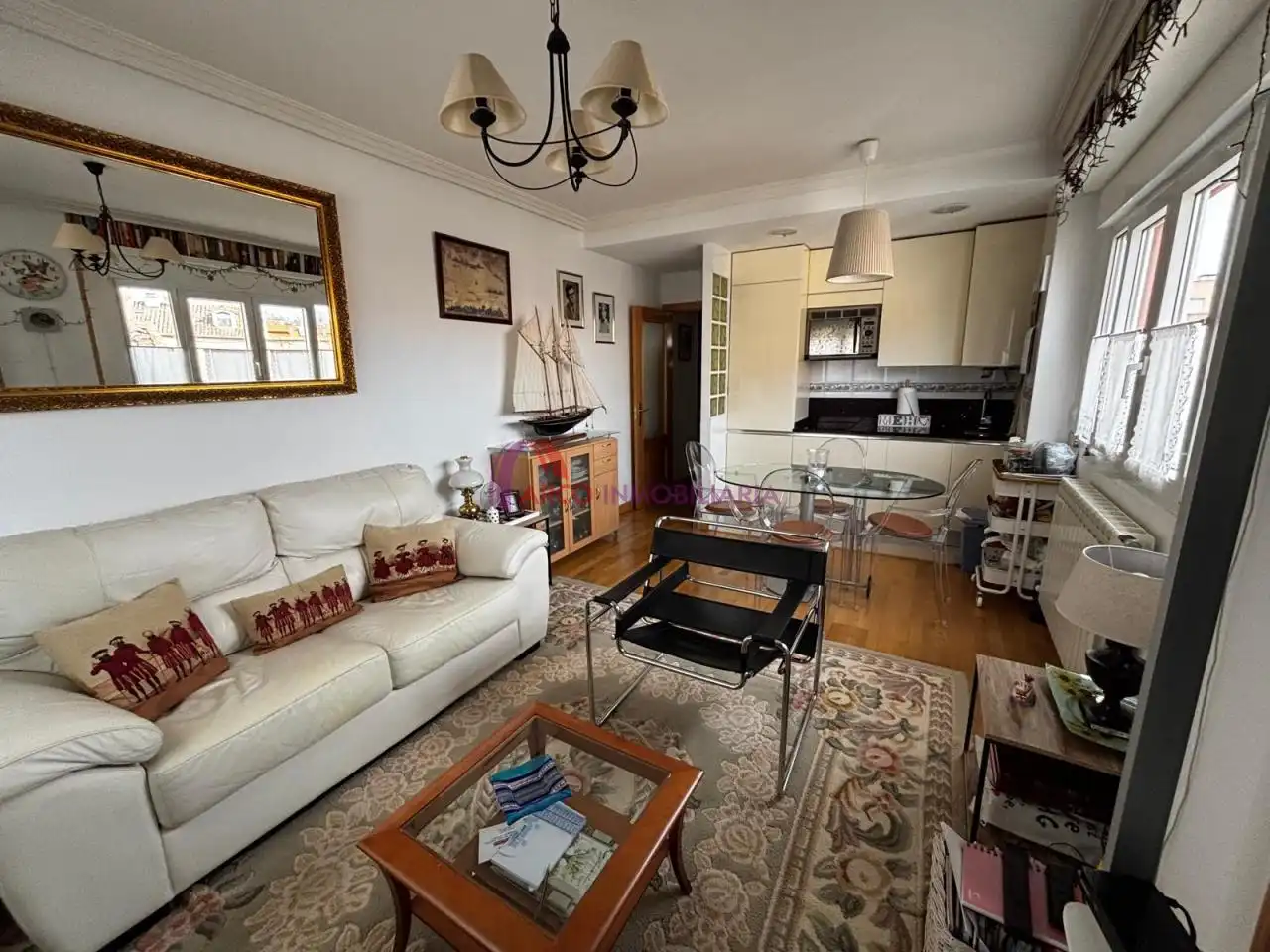Wohnzimmer von Wohnung zum Verkauf in Burgos mit Heizung, Abstellraum und Möbliert