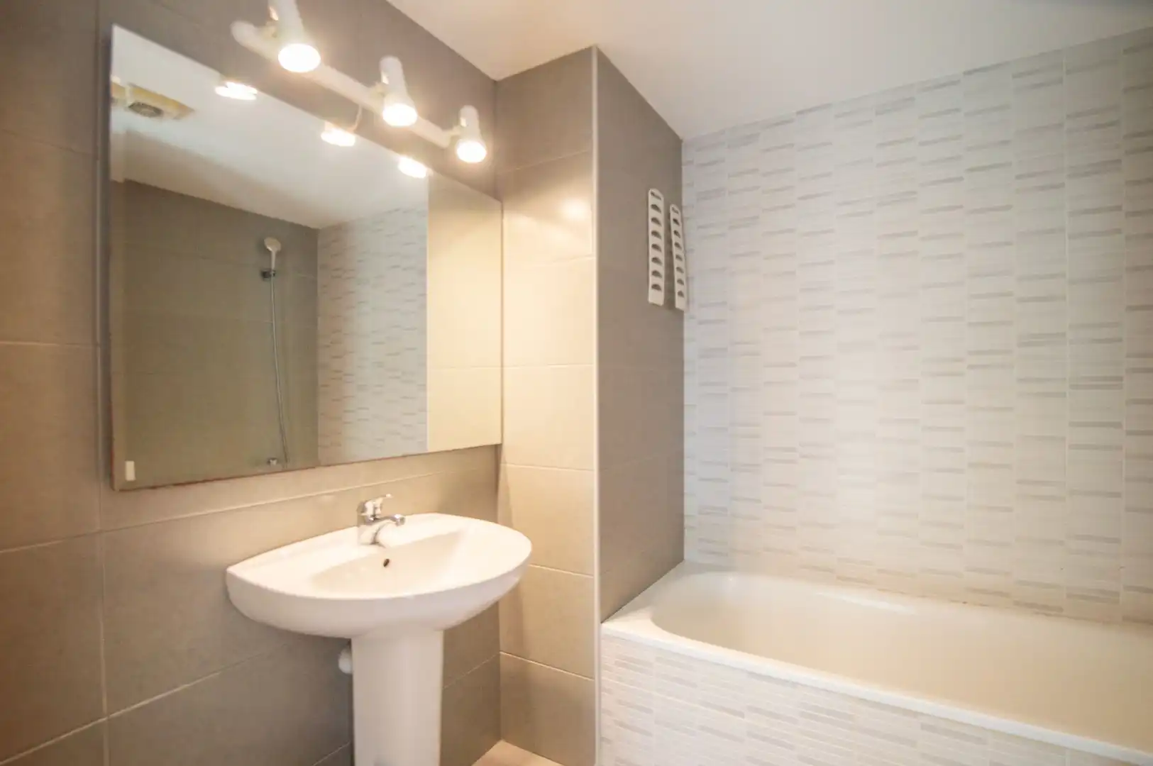 Baño de Piso en venta en Blanes con Calefacción y Terraza