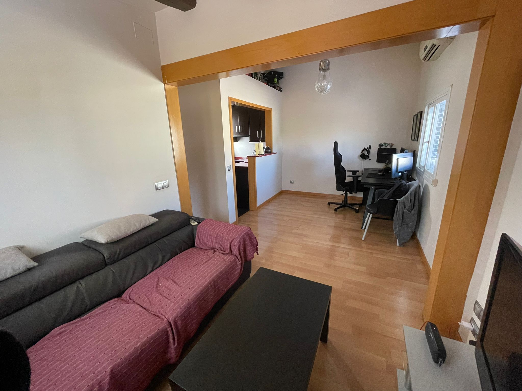 Sala d'estar de Àtic en venda en Cornellà de Llobregat amb Terrassa
