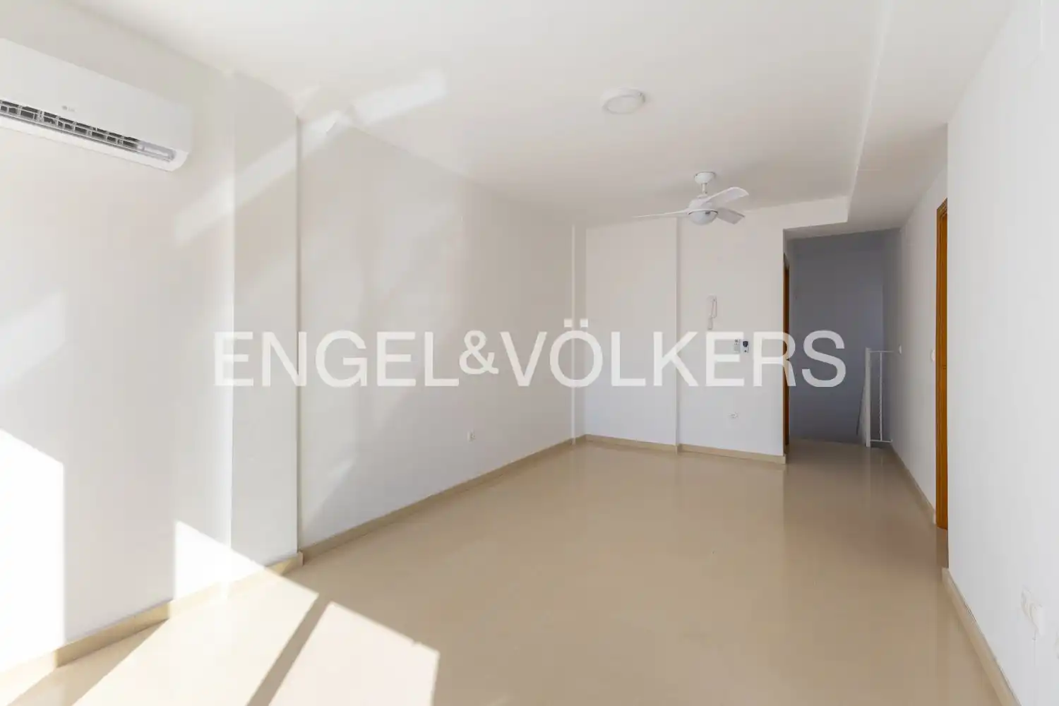 Ático de alquiler en Rafelbuñol / Rafelbunyol con Aire acondicionado, Calefacción y Jardín privado