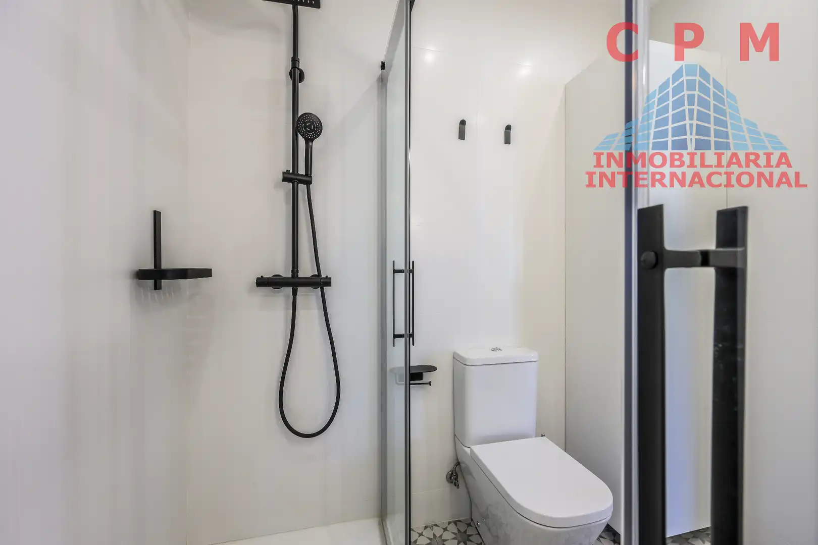 Bathroom of Flat for rent in Madrid  with Air Conditioner, Heating and Parquet flooring