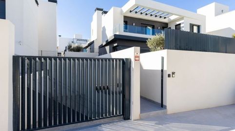VILLA DE 3 DORMITORIOS Y 2 BAÑOS EN ALGORFA ALICANTE