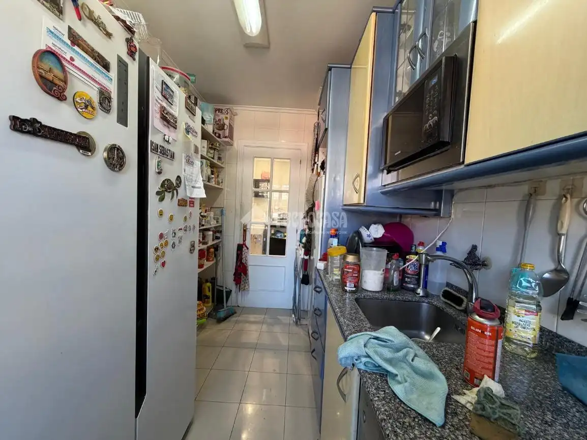 Cocina de Piso en venta en Castro-Urdiales con Piscina comunitaria
