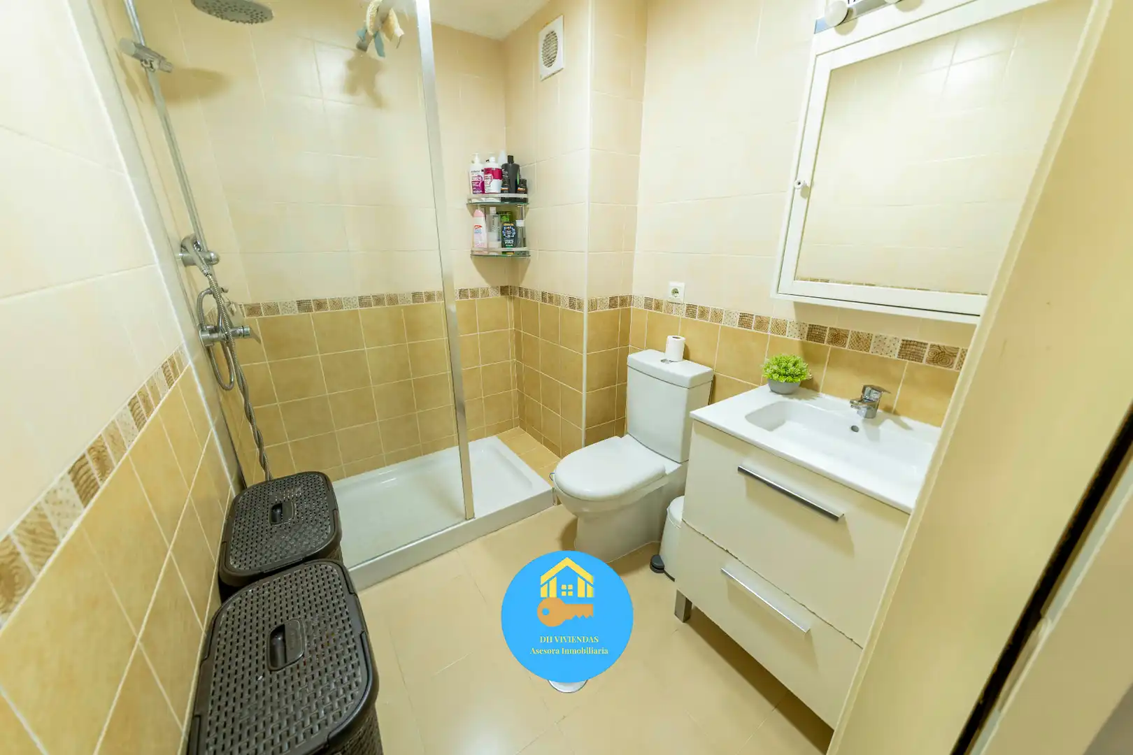 Badezimmer von Wohnung zum Verkauf in Dos Hermanas mit Klimaanlage und Abstellraum