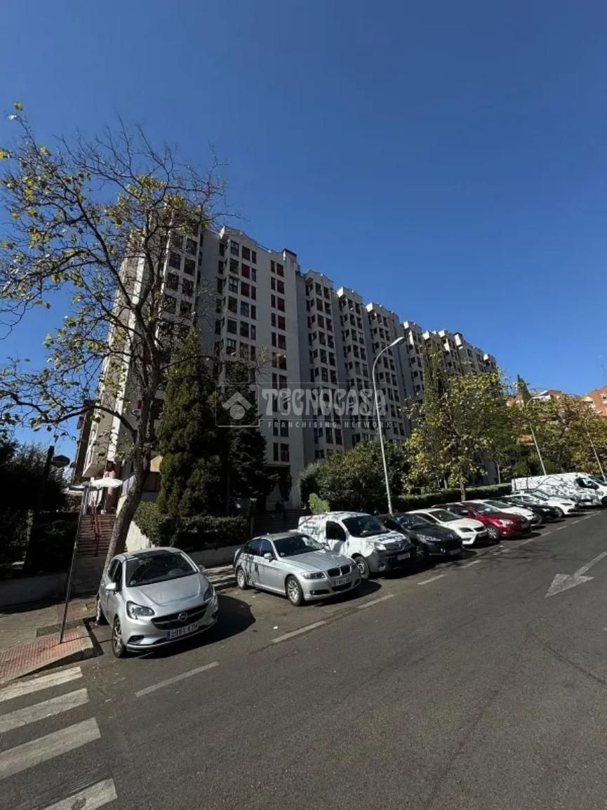 Vista exterior de Estudi en venda en  Madrid Capital amb Aire condicionat, Calefacció i Balcó