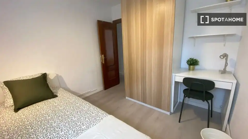 Bedroom of Flat for rent in Madrid  with Air Conditioner, Heating and Furnished
