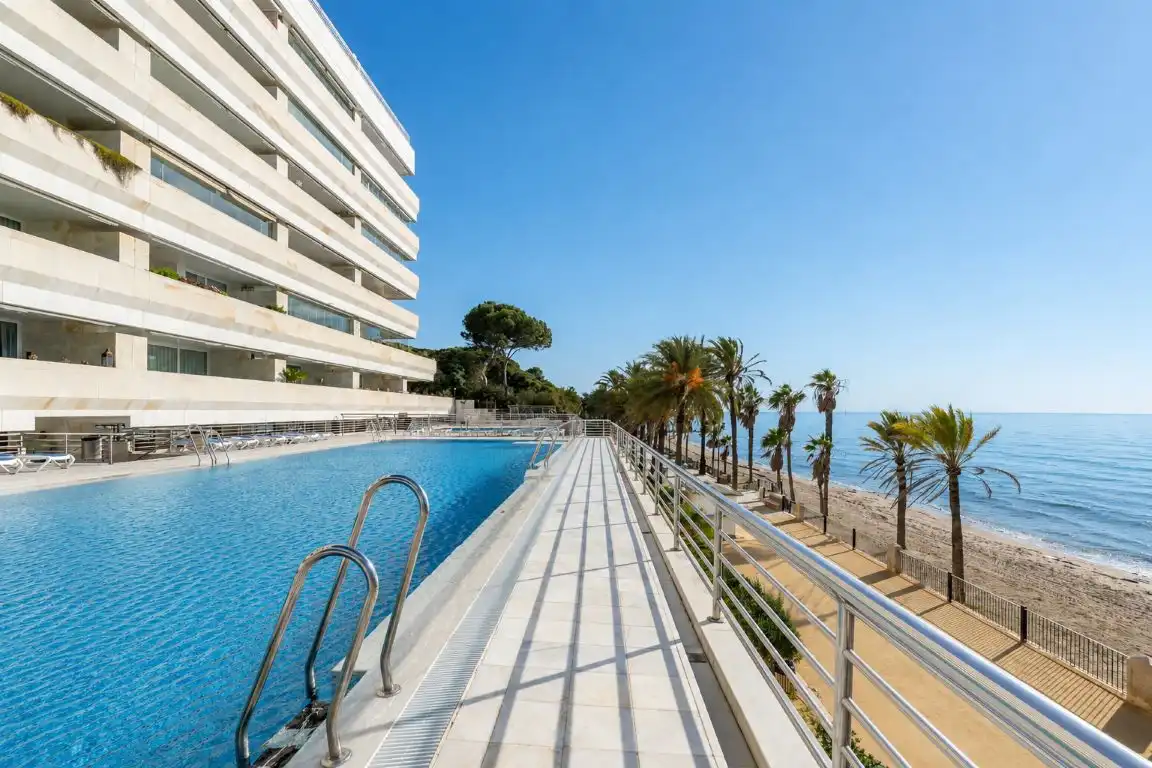 Piscina de Apartament en venda en Marbella amb Aire condicionat, Calefacció i Terrassa