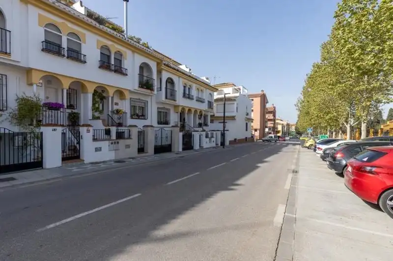 Adossat amb terrassa en venda a Maracena, imagen 2