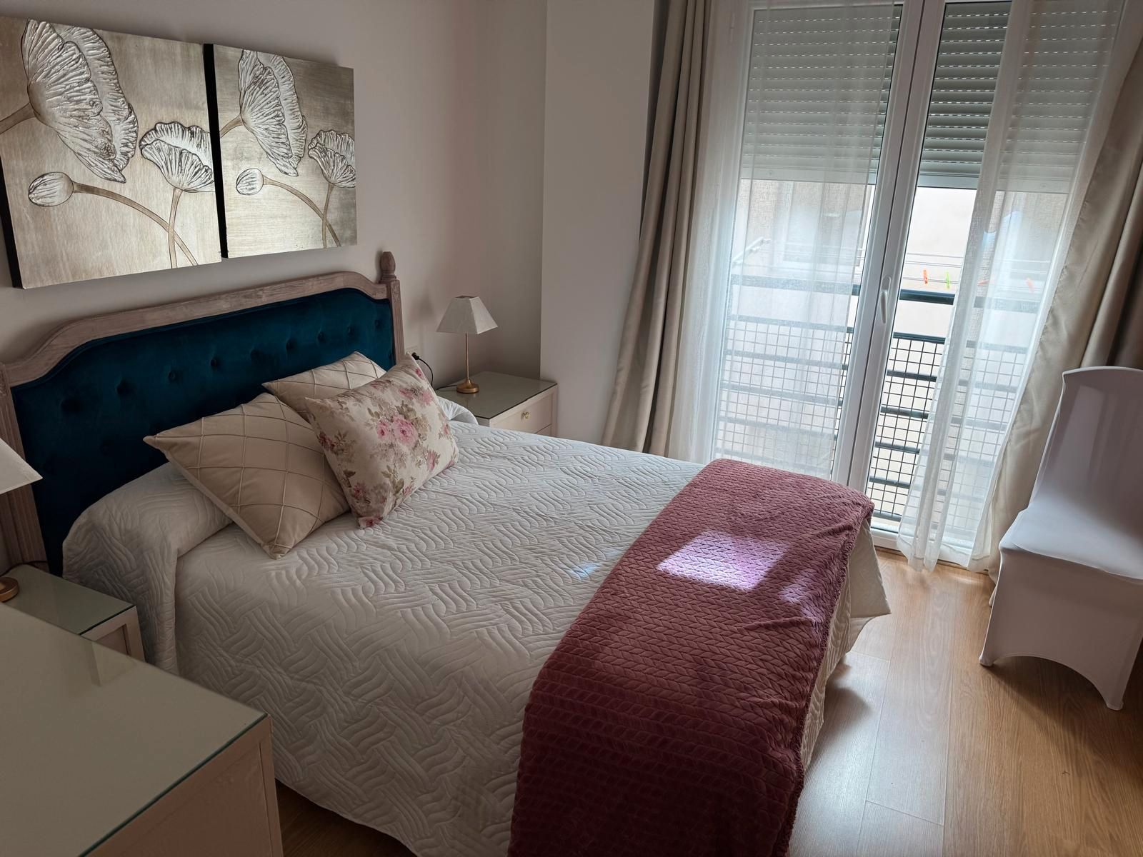 Bedroom of Flat to rent in  Granada Capital  with Air Conditioner, Heating and Parquet flooring