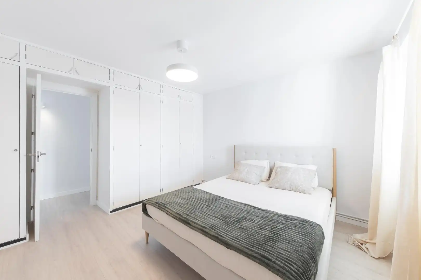 Schlafzimmer von Dachboden zur Miete in  Palma de Mallorca mit Klimaanlage, Heizung und Parkett
