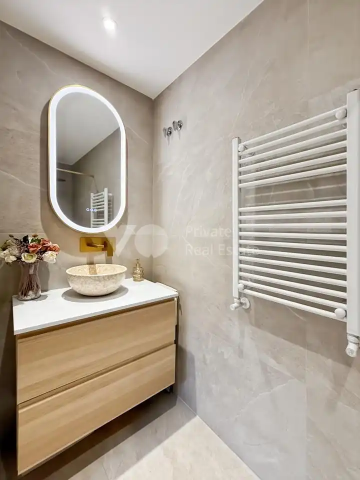 Badezimmer von Erdgeschoss zum Verkauf in Boadilla del Monte mit Klimaanlage, Heizung und Privatgarten
