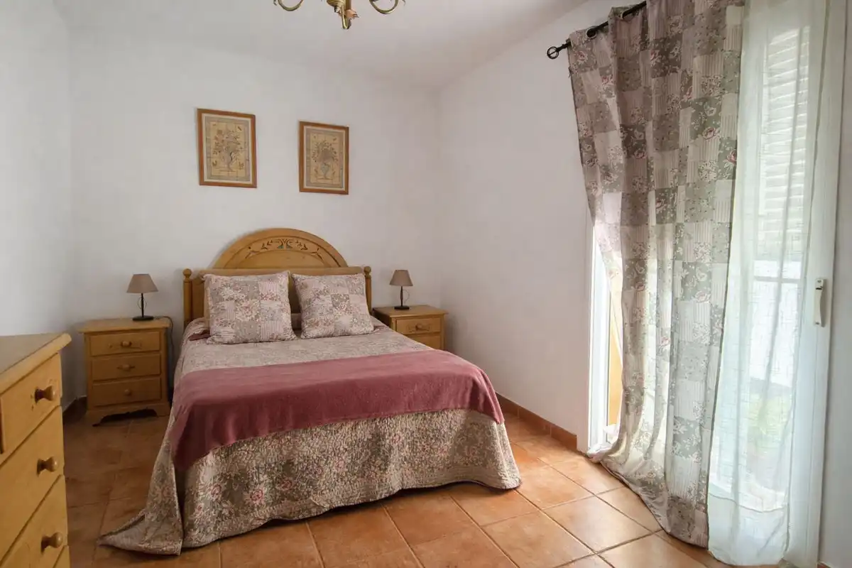 Dormitori de Casa adosada en venda en San Roque amb Aire condicionat, Jardí privat i Terrassa