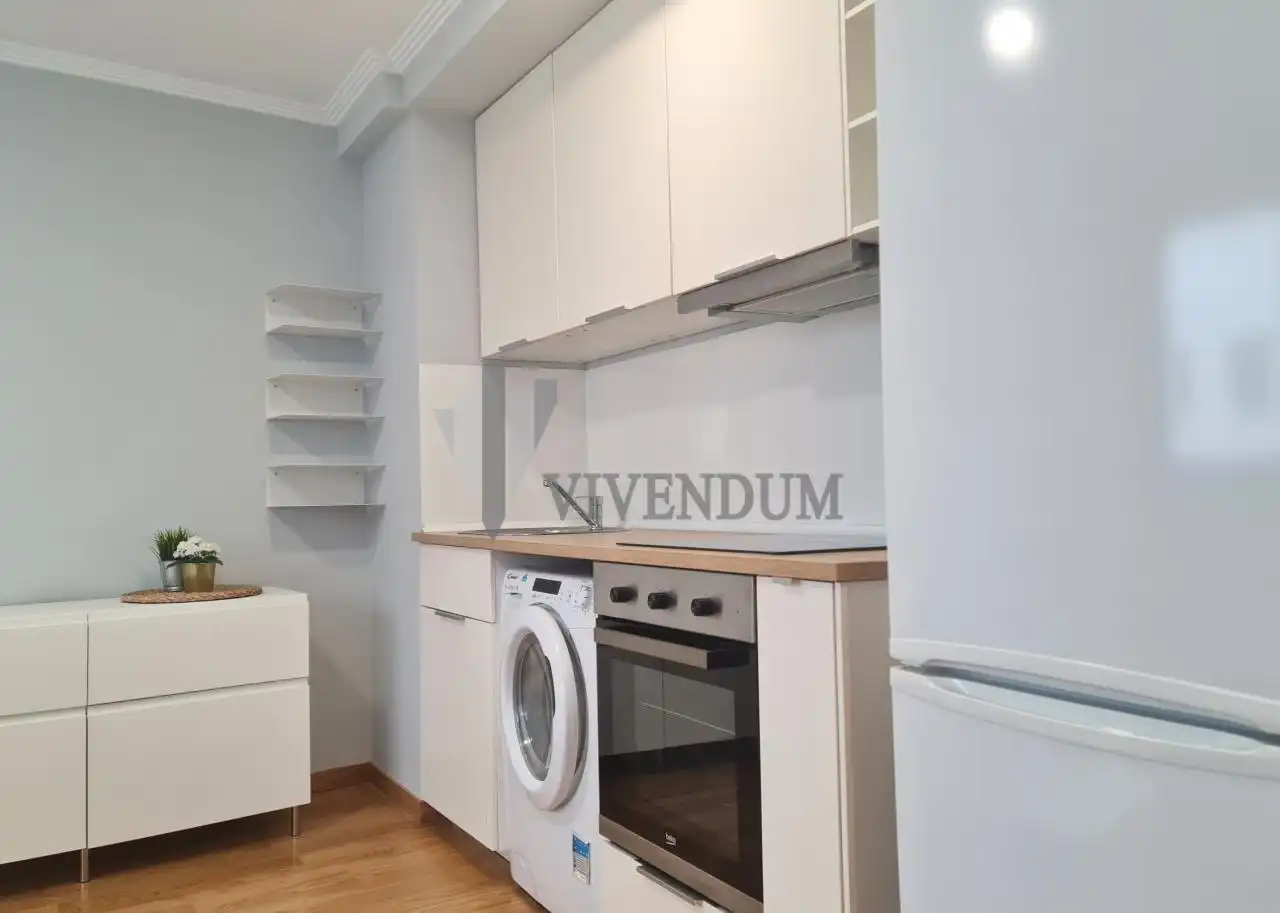 Cuina de Apartament de lloguer en Vigo  amb Calefacció i Moblat
