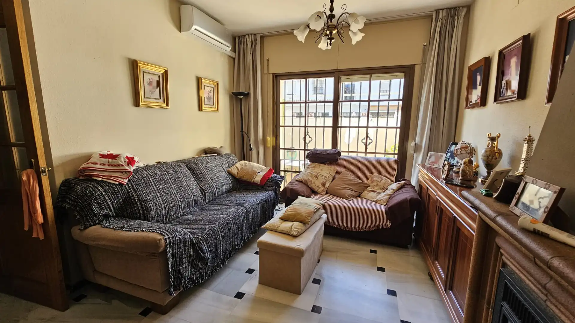 Living room of Detached homes for sale in Jerez de la Frontera  with Air Conditioner, Private garden and Terrace