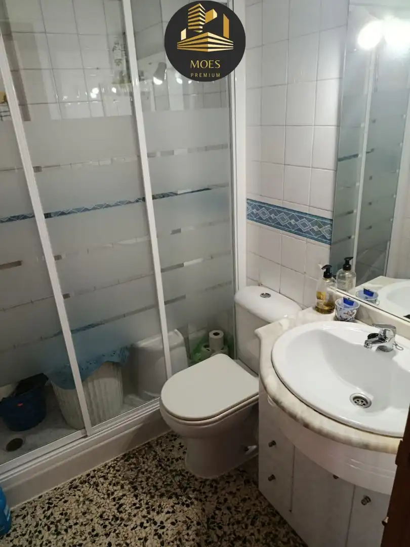 Bathroom of Flat for sale in Martos  with Air Conditioner, Heating and Terrace