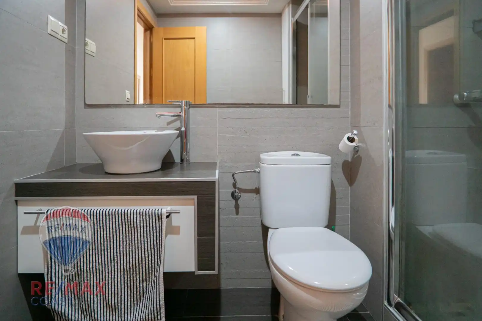 Bathroom of Flat for sale in Málaga  with Terrace and Storage room