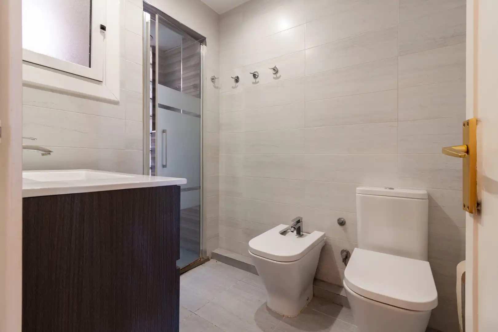 Bathroom of Flat for sale in Terrassa  with Air Conditioner, Heating and Private garden