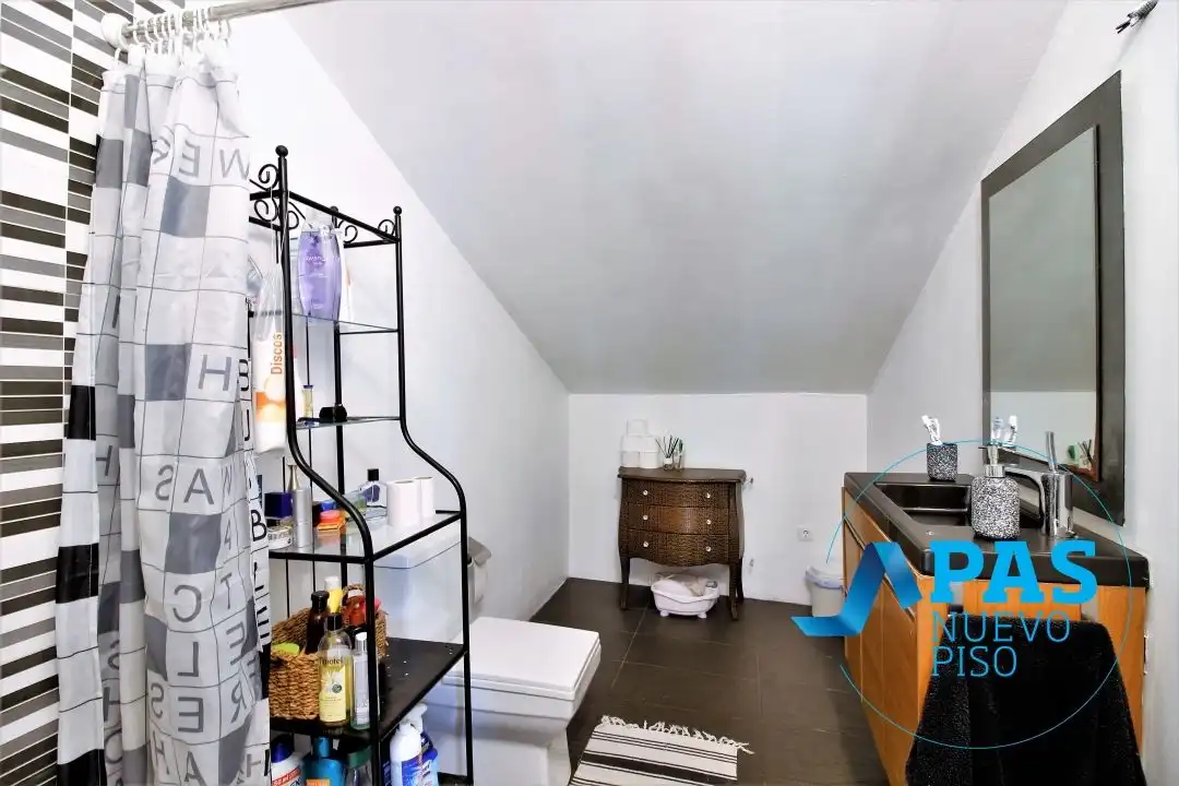 Badezimmer von Haus oder Chalet zum Verkauf in Santander mit Privatgarten, Parkett und Terrasse